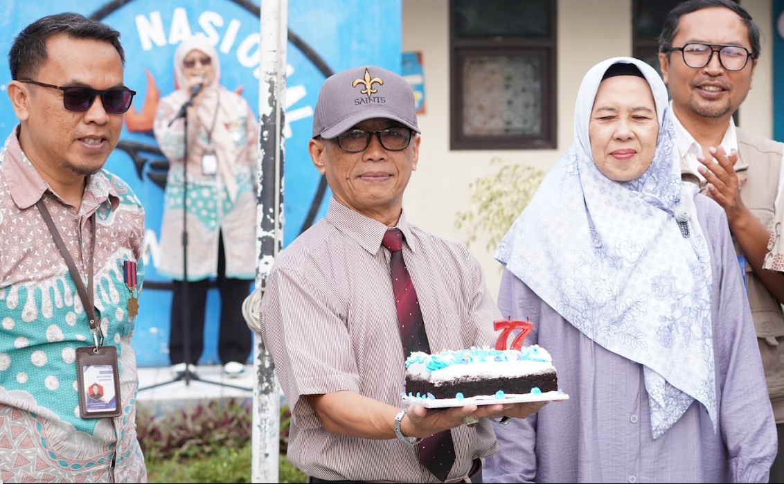 Ketua Yayasan Pendidikan Nasional Jadi Pembina Upacara HUT ke-77 YPN